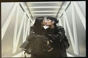 문가영최현욱, 뽀뽀 <b>사진 유출</b>…'<b>흑염룡</b>'측 "의도치 않은 사고"