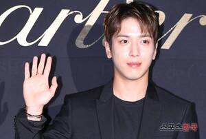 <b>정용화</b>, 오늘(20일) <b>무릎</b> <b>수술</b> 받는다…"반월상 <b>연골</b> 파열 진단"