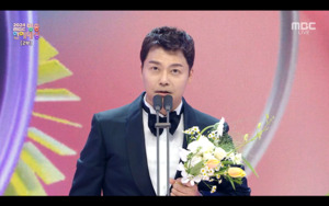 AI도 예측한 '<b>대상</b>' 전현무, '<b>MBC</b> <b>연예대상</b>' 눈물과 웃음 가득했던 현장