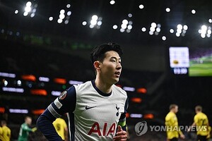 <b>손흥민</b> 전반만 쓴 <b>토트넘</b>, 유스 활약에 <b>UEL 16강</b> 직행