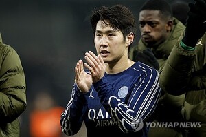 한국선수 '4명'인데 출전시간 '30분 안돼'... 韓팬 하품짓는 별들의 전쟁...