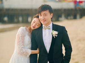 'JMS 성추행 폭로' <b>메이플</b>, 품절녀 됐다…홍콩 배우 <b>방력신</b>과 <b>결혼</b>