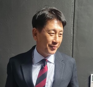 대전 황선홍 "물러섬 없다"니 <b>포항</b> 박태하 "물러서게 만들어준다"[K리그...