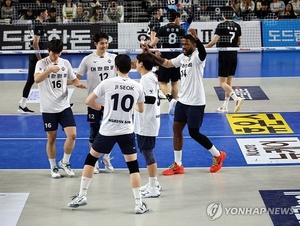쉽게 우승 내줄 수 없지… '통합 4연패 저력' <b>대한항공</b>, <b>현대캐피탈</b> 3-1...