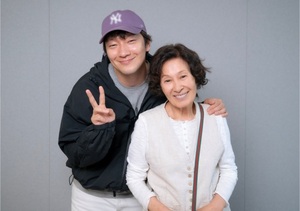 '40살차 로맨스' <b>김혜자</b><b>손석구</b>, '<b>천국보다 아름다운</b>' 첫 대본 리딩 현...