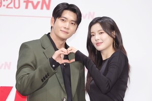 <b>강태오</b>·이선빈, 러블리한 감자 커플
