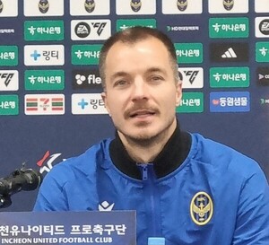 '1골1도움 대활약' 무고사 "20년 연마한 헤딩골, <b>인천</b> 팬들에게 바친다...