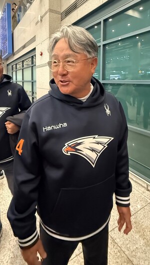 <b>김경문 감독</b> 못박았다 "<b>문동주</b>는 선발, 생각보다 빨리 올수도"