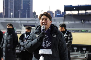 '1부 승격 정조준' 서울이랜드, '승격 전도사' <b>김도균 감독 재계약</b> 발표