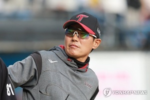 송찬의, 라인업 제외… 염경엽 감독 "보호하기 위해 <b>휴식</b>을 주는 선수가...