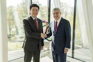 역시 <b>IOC</b> 위원 출신… <b>유승민</b> 회장, <b>2036</b> 전주<b>올림픽</b> 위해 바흐 위원장과...