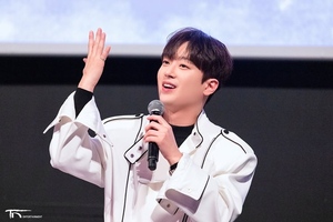 이찬원, 데뷔 5주년 팬미팅 현장 공개! 빛나는 비주얼과 감동적인 무대 비하인드
