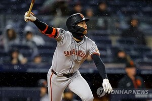 <b>이정후</b>, <b>양키스</b> 상대 <b>2루타</b>+볼넷… ML <b>2루타</b> 단독 1위, 팀은 패배