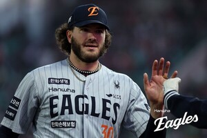 '이게 에이스!'… <b>한화</b>, <b>폰세</b> 12K 앞세워 2연승… SSG는 4실책 자멸