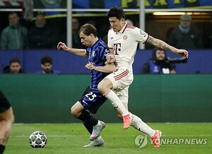 <b>김민재</b> '굴욕샷', <b>뮌헨</b> '<b>탈락</b> 쐐기골 현장' 한가운데 포착[<b>챔스</b> 8강]