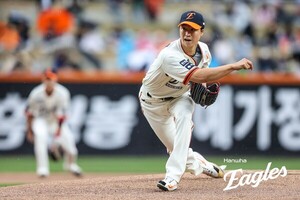 '선발진 중 유일한 무승'… <b>엄상백</b>, '78억' 부담감 떨쳐낼까[스한 이슈人...