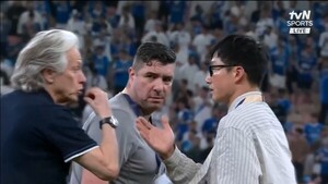 <b>알 힐랄</b> 감독, 7-0 이기고도 광주 <b>이정효</b> 도발-인사 무시