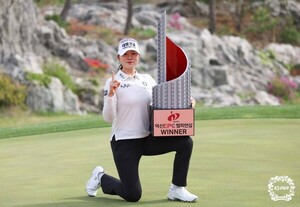'<b>위믹스</b> 챔피언십 2024 <b>우승</b>자' <b>김민선</b>7, KLPGA 정규투어 첫 <b>우승</b>