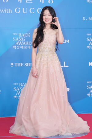 <b>김혜윤</b>, 핑크빛 하트