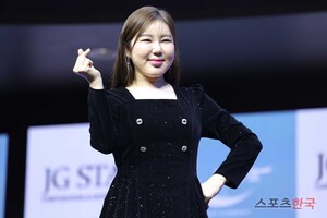 <b>송가인</b> 측 "<b>매니저 사칭</b>한 '대리 구매' <b>사기</b> 수법 주의"