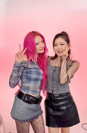 <b>송가인</b>, <b>아이돌</b> 메이크업 도전… 걸그룹으로 대변신