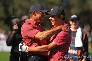 '타이거 <b>우즈</b> 아들' <b>찰리</b>, 美 <b>주니어 골프</b>협회 대회 우승