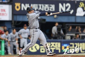 여전히 답답한 <b>한화</b> 타선, 절실한 '72억 FA' 안치홍 <b>부활</b>[스한 이슈人]