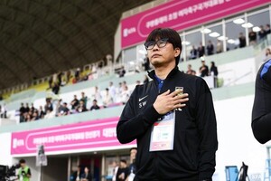女축구 <b>신상우 감독</b> "가능성 봤지만 시간 필요해"[기자회견]
