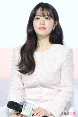 <b>박보영</b>, <b>팬미팅</b> <b>해외</b> 투어 잠정 <b>연기</b>…이유는 "내부 사정"