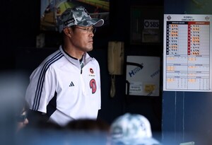 <b>감독</b>대행 데뷔전 완패… 두산 <b>조성환</b> "제가 제일 어설펐다"