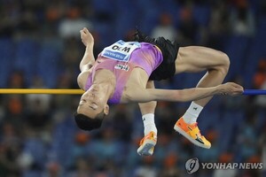 '개인 최고' <b>우상혁</b>, <b>로마 다이아몬드리그</b>서 2m32 넘어 <b>우승</b>
