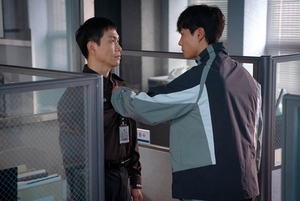 '<b>굿보이</b>' <b>박보검</b>, <b>오정세</b> 멱살 잡고…참았던 분노 폭발 [스한:프리뷰]