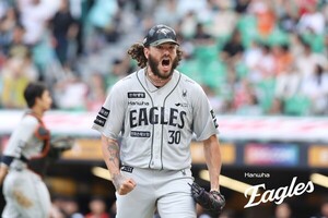 '떙큐 리베라토' <b>폰세</b> ERA 1위 탈환… <b>한화</b>, 김강민 은퇴식 진행한 SSG 제...