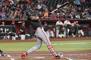 <b>이정후</b>, 두달만에 <b>3안타</b> 경기… <b>홈런</b>뺀 사이클링 히트