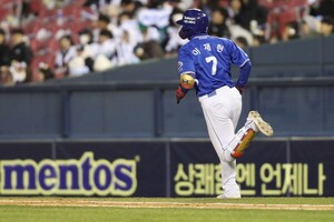 <b>이재현</b>의 9회 극적 <b>만루</b>포, 삼성 구했다… 두산 꺾고 위닝시리즈 완성