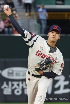 '<b>이호준</b> 끝내기 안타' <b>롯데</b>, <b>두산</b>과 연장 접전 끝 5-4 승리