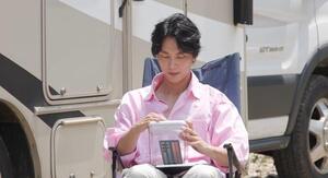 <b>윤시윤</b>, <b>캠핑</b>장서 오와 열 맞춰 칼각 정리… '자기 관리 끝판왕' 면모에...