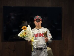 '2025 <b>퓨처스 올스타전 MVP</b>' LG <b>손용준</b> "힘들었던 벌크업 과정이 큰 도움...