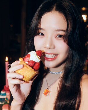 JYP 한미 합작 <b>걸그룹 비춰 케일리</b>, 팀 <b>탈퇴</b>… 4인조 재정비