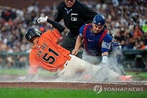 '<b>이정후</b> <b>3안타</b> 3타점-<b>김혜성 3안타</b> 2도루' SF, LAD에 7연패 안겨