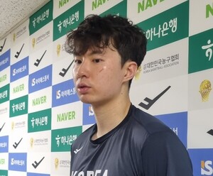 '<b>한일전</b> 수훈선수' 이현중 "<b>대표팀</b> 어느 때보다 단단해"[현장 인터뷰]