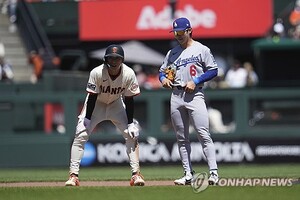 <b>이정후</b>, 日 야마모토 상대 2루타 폭발… <b>김혜성</b>은 2타수 무안타 침묵