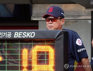 부진한 나승엽 빼고 고승민 1루수… 김태형 감독 승부수 제대로 통했다...