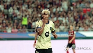 '<b>야말</b>-토레스 <b>멀티골</b>' 바르샤, FC서울에 7-3 대승