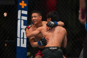 '경기 5일전 투입' <b>박현성</b>, UFC 첫 한일전서 무기력한 초크 <b>패배</b>