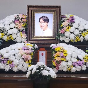 배우 송영규, 조용히 영면에 들다…연예계 깊은 애도 속에 마지막 길 바래져