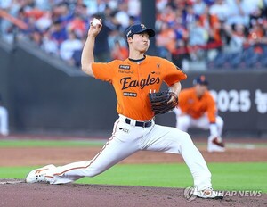 78억 투수인데 1이닝 6실점… 'ERA 7.42' <b>엄상백</b>, 한화의 최대 약점[초점...