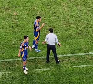'트릭좌' <b>신태용</b>, 울산 데뷔전도 '용병술 트릭'으로 이겼다[스한 이슈人...