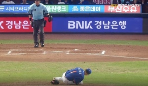 '<b>한화</b> 초비상' <b>문동주</b>, 타구에 오른팔 맞고 교체… 극심한 통증 호소