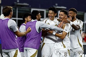 데뷔골 놓쳤지만 곧바로 도움 올린 <b>손흥민</b>, POM 선정 [<b>뉴잉글랜드</b>-LAFC]